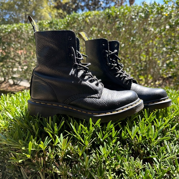 Dr. Martens boots. Women size 7. Good condition . - Picture 4 of 4